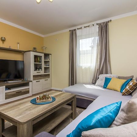 Apartman Maxim Apartment Pula Exterior photo