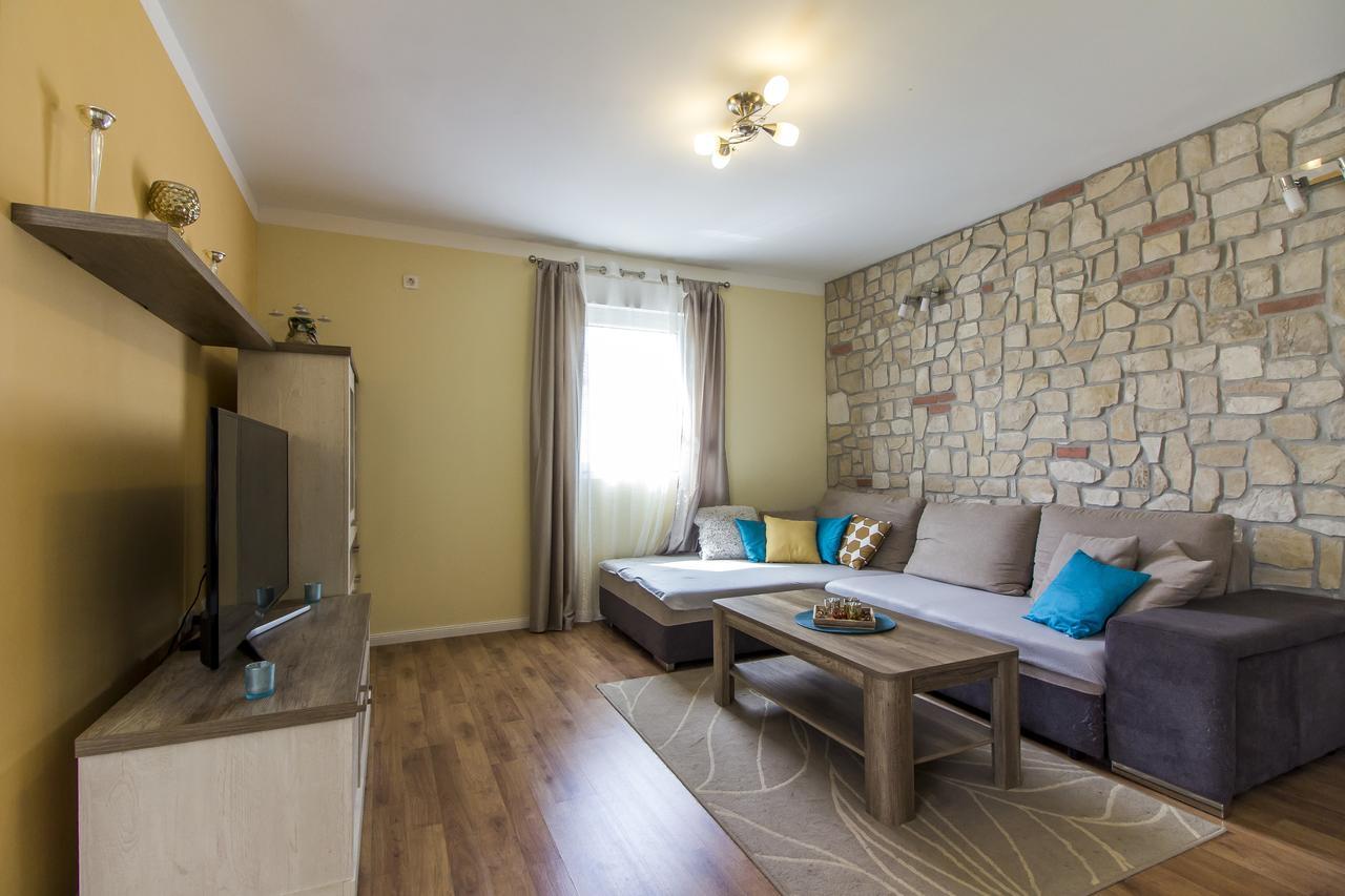 Apartman Maxim Apartment Pula Exterior photo